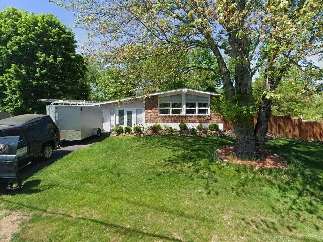 House image located at South Elgin, IL 60177