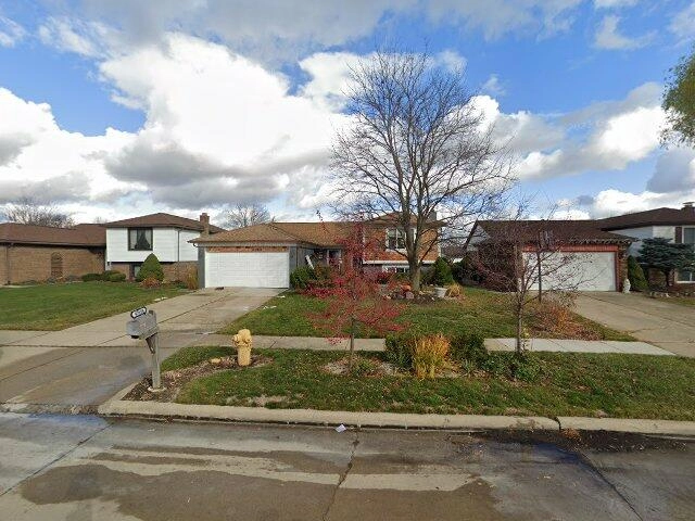 House image located at Macomb, MI 48044