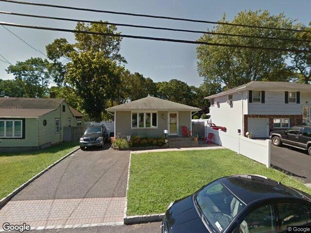 House image located at West Islip, NY 11795