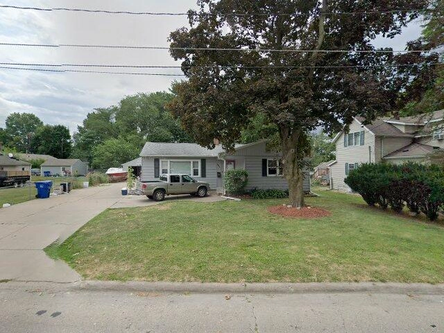 House image located at Moline, IL 61265