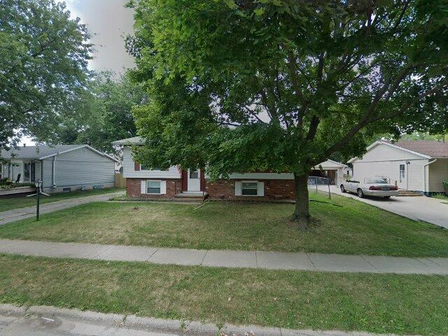 House image located at Pekin, IL 61554