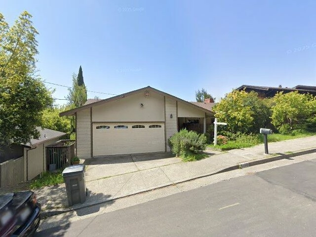 House image located at Oakland, CA 94602