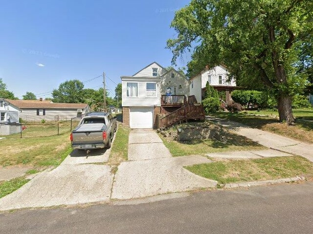 House image located at Pekin, IL 61554