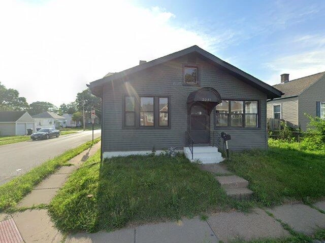 House image located at Davenport, IA 52804