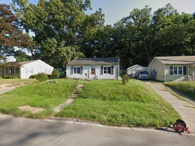 House image located at Moline, IL 61265