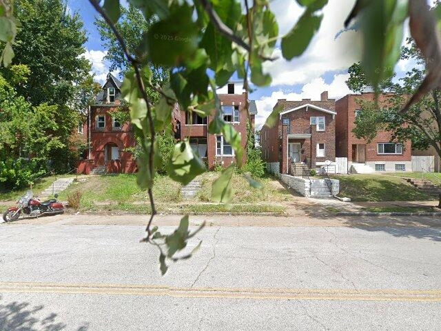 House image located at Saint Louis, MO 63108