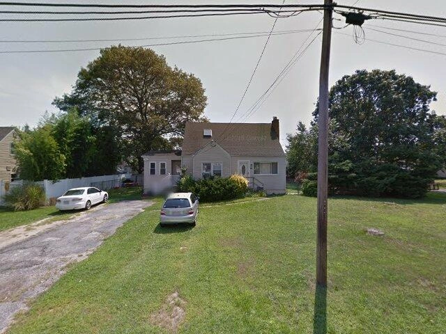 House image located at Islip, NY 11751