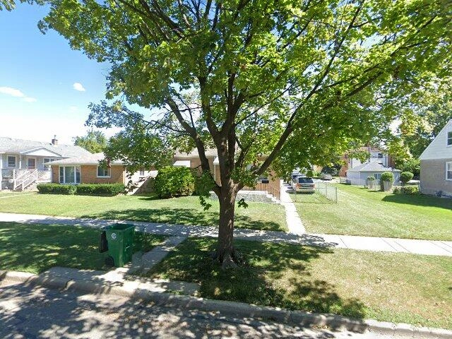 House image located at Broadview, IL 60155