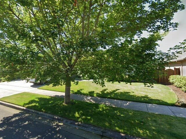 House image located at Eugene, OR 97408