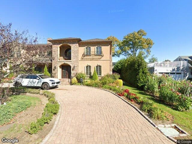 House image located at Hewlett, NY 11557