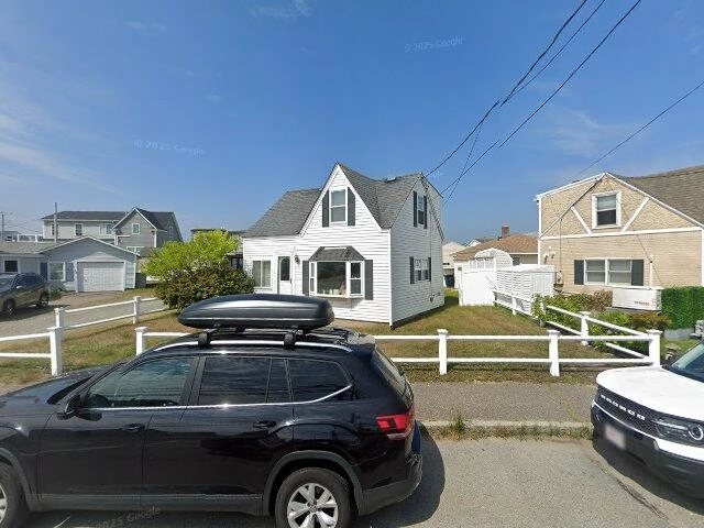 House image located at Salisbury, MA 01952