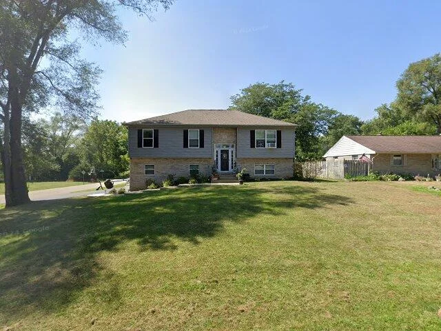 House image located at Mchenry, IL 60051