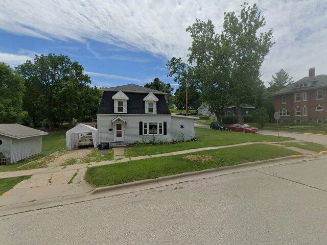 House image located at Anamosa, IA 52205