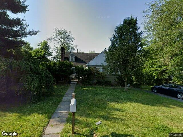 House image located at Valhalla, NY 10595