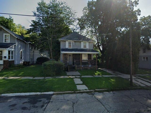 House image located at Freeport, IL 61032