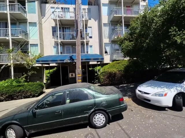 House image located at Oakland, CA 94610