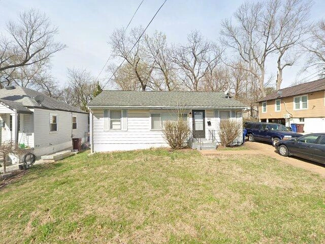 House image located at Saint Louis, MO 63114
