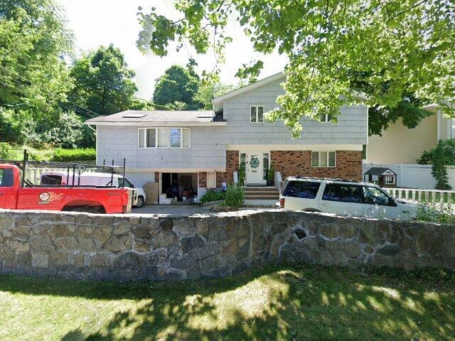 House image located at Nottingham, NH 03290