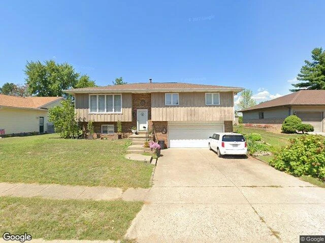 House image located at Pekin, IL 61554