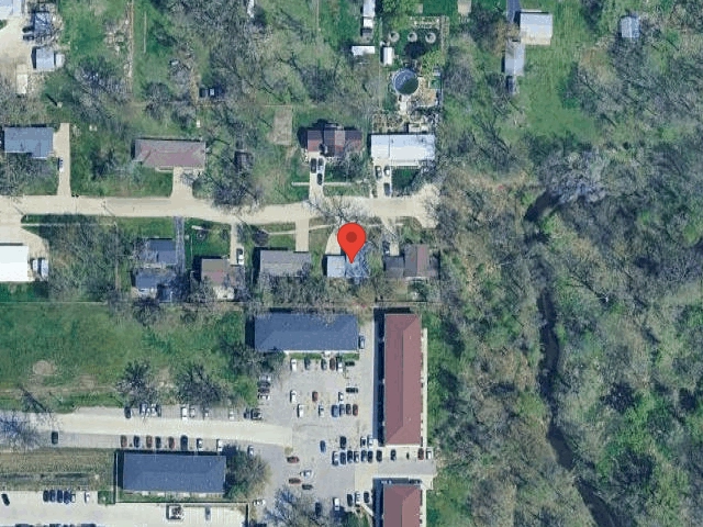 House image located at Hiawatha, IA 52233