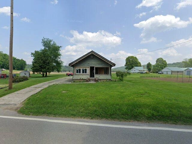 House image located at Uhrichsville, OH 44683