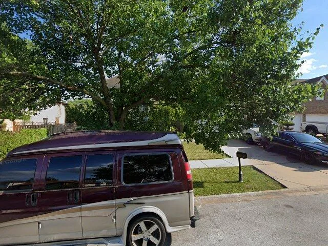 House image located at South Holland, IL 60473