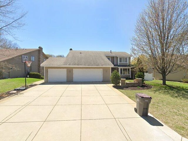 House image located at Eden Prairie, MN 55347