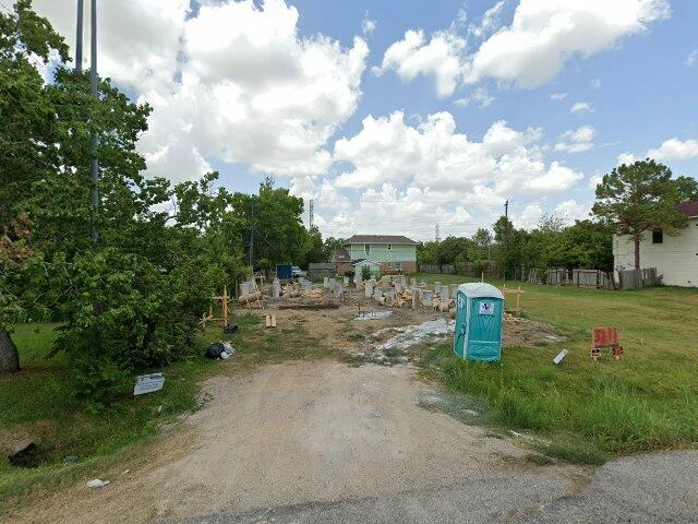 House image located at Houston, TX 77033