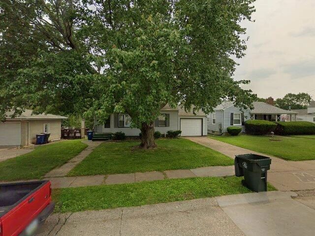 House image located at Muscatine, IA 52761