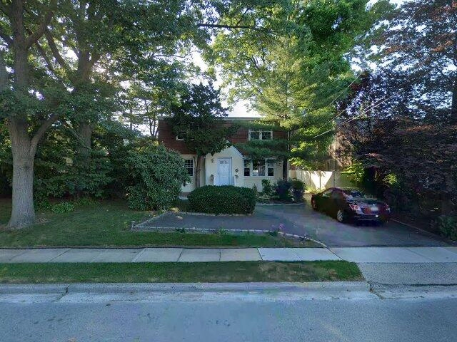 House image located at Hewlett, NY 11557