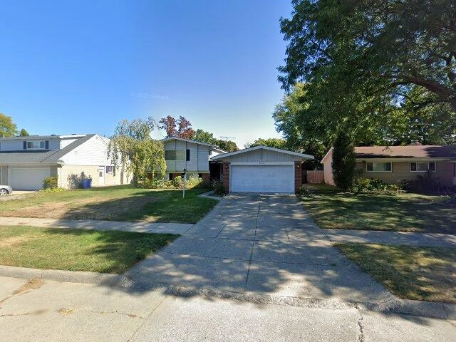 House image located at Warren, MI 48093