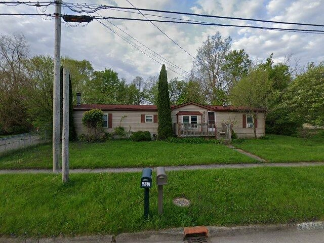 House image located at Burton, MI 48529