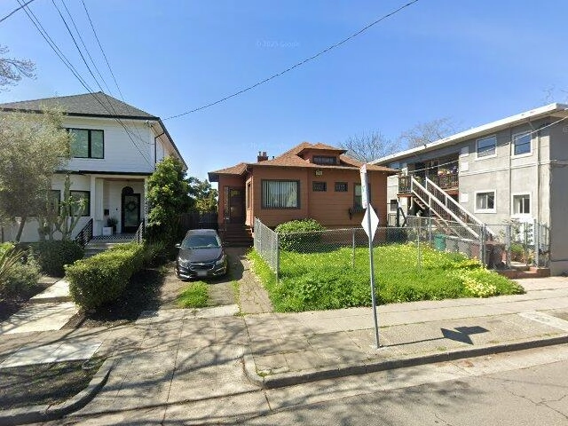 House image located at Oakland, CA 94609