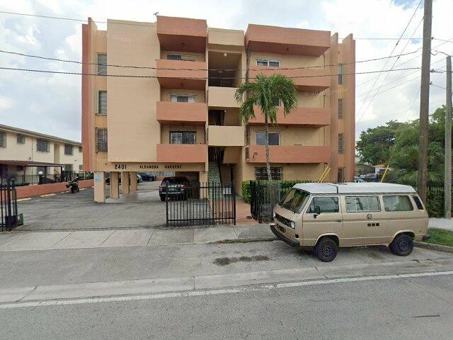 House image located at Miami, FL 33135