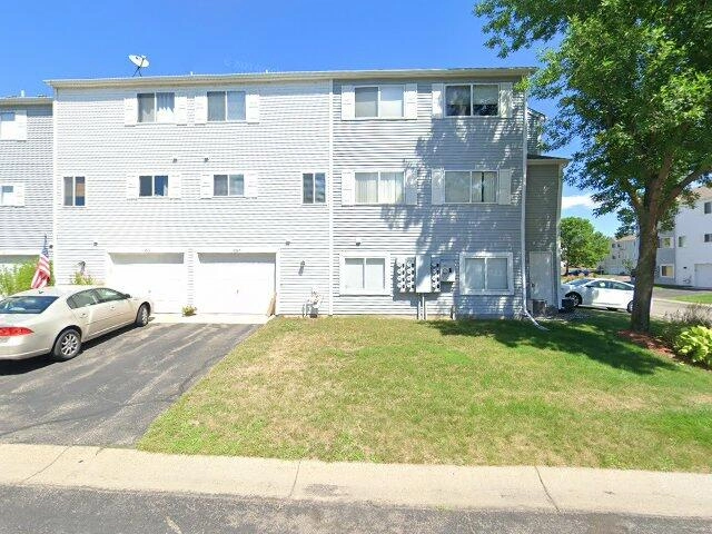 House image located at Eden Prairie, MN 55347