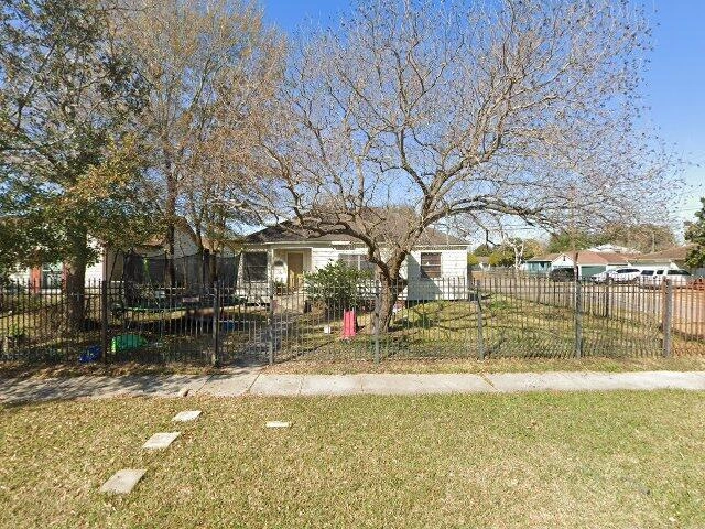 House image located at Houston, TX 77012