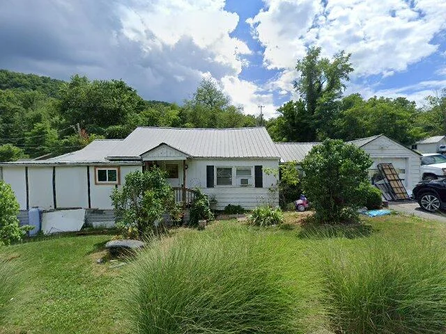 House image located at Saltville, VA 24370