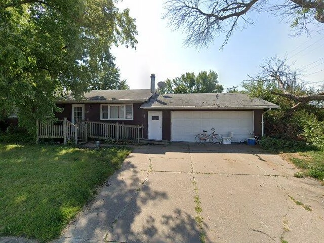 House image located at Davenport, IA 52804