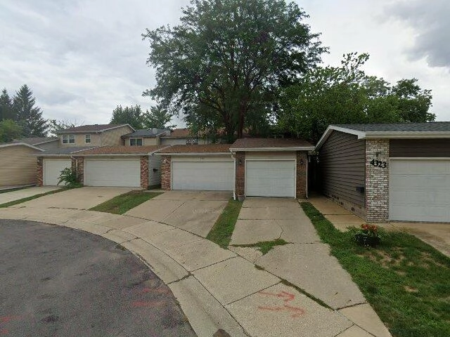House image located at Peoria, IL 61615