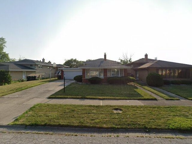 House image located at South Holland, IL 60473