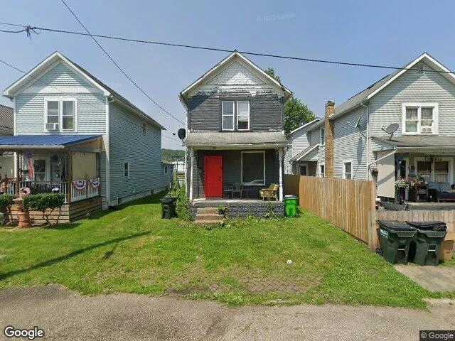 House image located at Uhrichsville, OH 44683