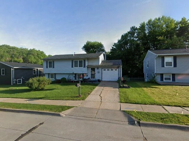 House image located at Davenport, IA 52806