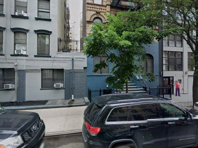 House image located at Davenport, IA 52803