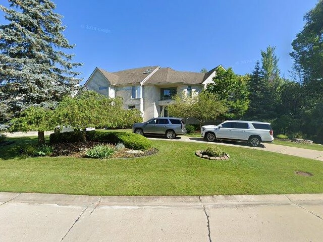 House image located at West Bloomfield, MI 48322