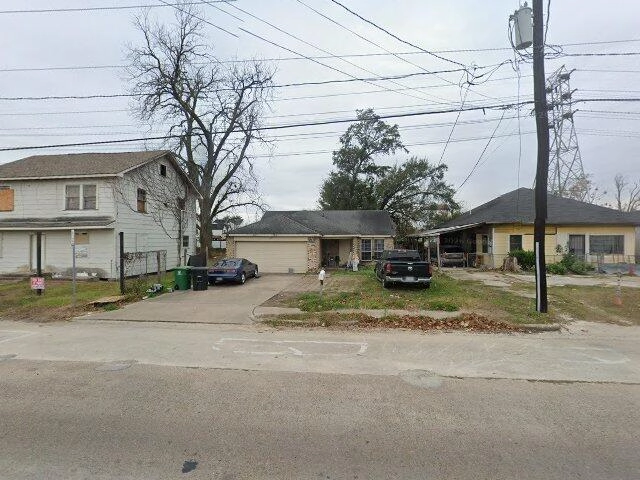 House image located at Houston, TX 77009
