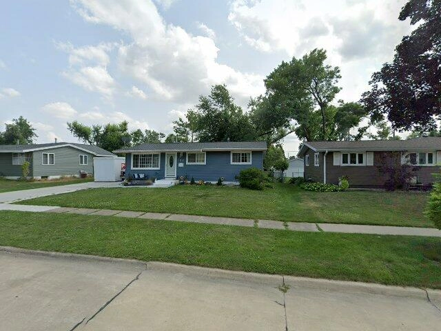 House image located at Hiawatha, IA 52233