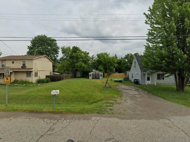 House image located at Burton, MI 48529