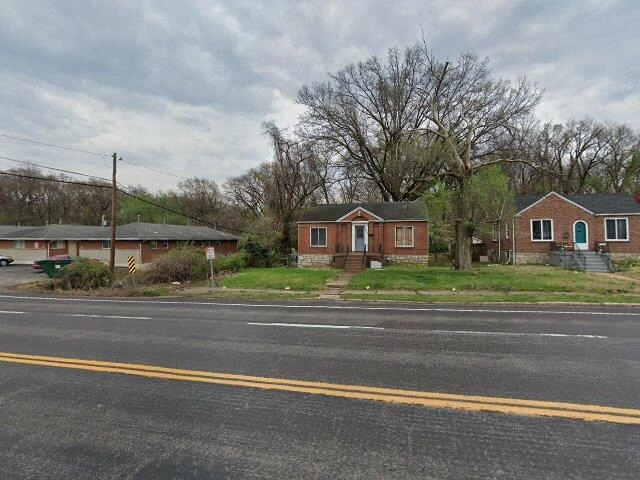 House image located at Saint Louis, MO 63125