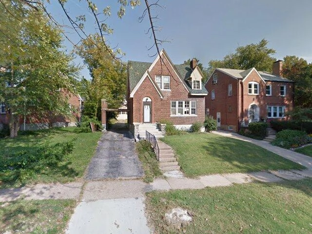 House image located at Saint Louis, MO 63121