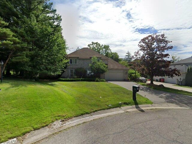 House image located at West Bloomfield, MI 48323